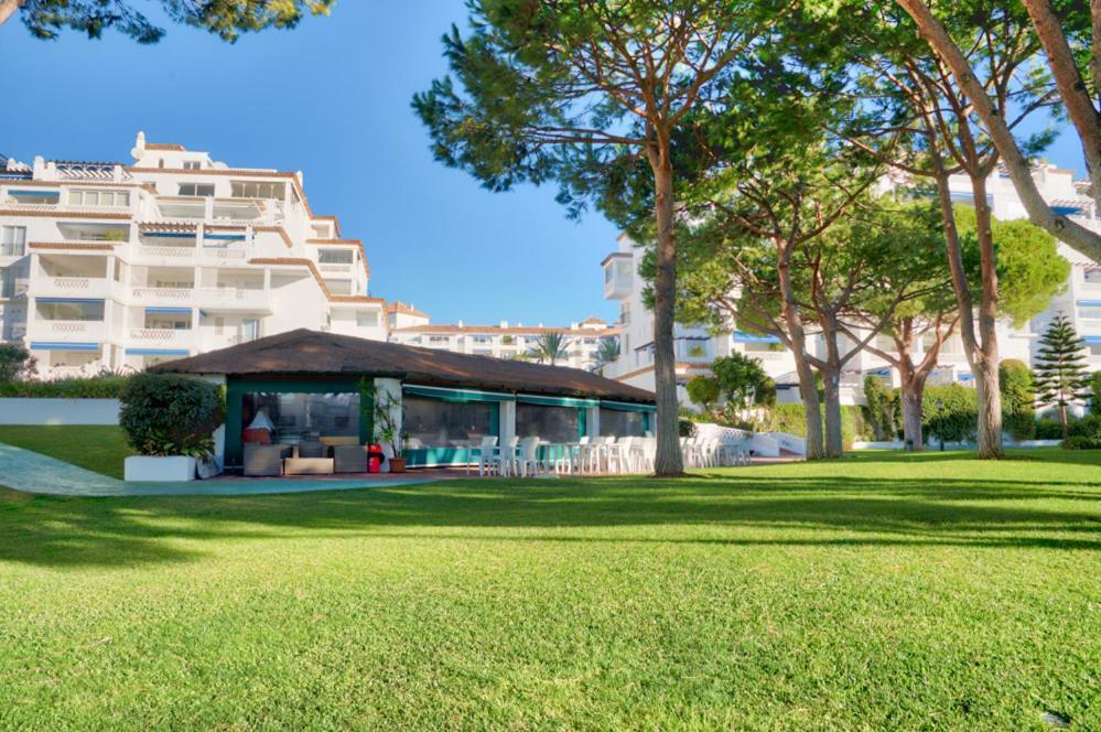 Playas Del Duque, Puerto Banus, Golf .Playa Y Compras Apartment Marbella Exterior photo