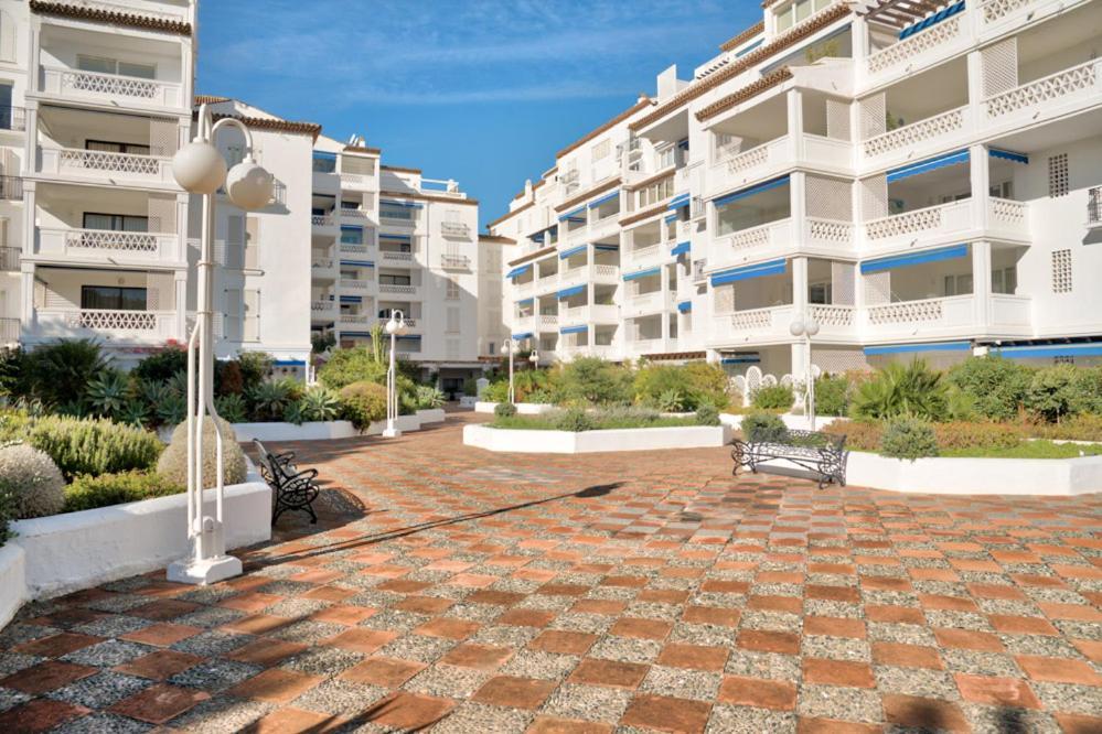 Playas Del Duque, Puerto Banus, Golf .Playa Y Compras Apartment Marbella Exterior photo